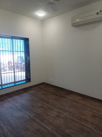 Furnished Amenities in 2 BHK Apartment at Horizon CHS, Andheri West – for Sale