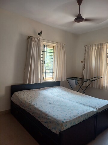 Furnished Amenities in 2 BHK Apartment at Horizon CHS, Andheri West – for Sale