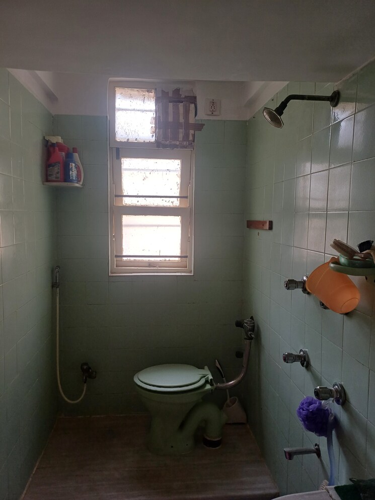 Bathroom, horizon-chs 2 Bedroom 1000 Sq.Ft. Apartment In Andheri West Mumbai 8182006