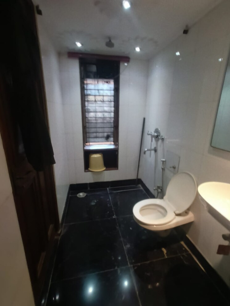 Master Bedroom, usha-villa 3 Bedroom 1500 Sq.Ft. Apartment In Santacruz West Mumbai 8182025