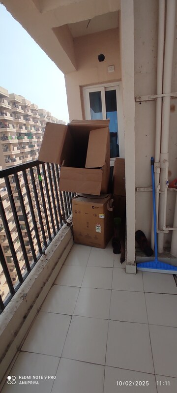 Master Bedroom in 3 BHK Apartment at Gaur City 2 - 14th Avenue, Sector 16c Greater Noida – for Rent