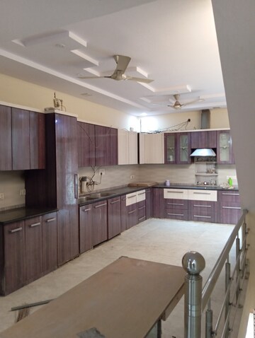 Building Lobby in 3.5 BHK Builder Floor at Krishna Nagar – for Rent