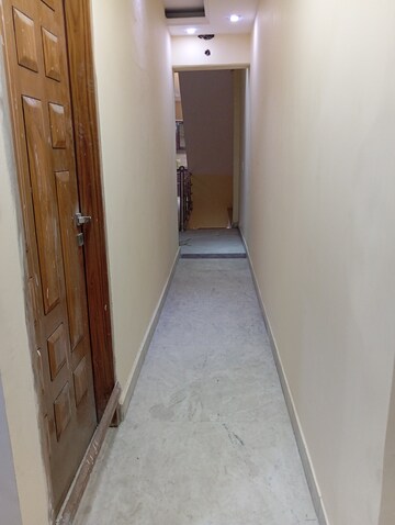 Furnished Amenities in 3.5 BHK Builder Floor at Krishna Nagar – for Rent