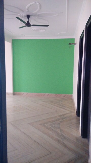 Room in 3 BHK Apartment at Ansal Sushant Estate, Sector 52 – for Rent