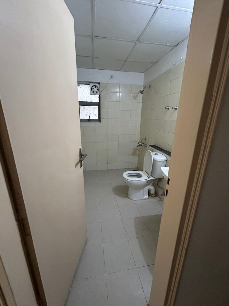 Bathroom, vatika-city-homes 3 Bedroom 1740 Sq.Ft. Apartment In Sector 83 Gurgaon 8182148