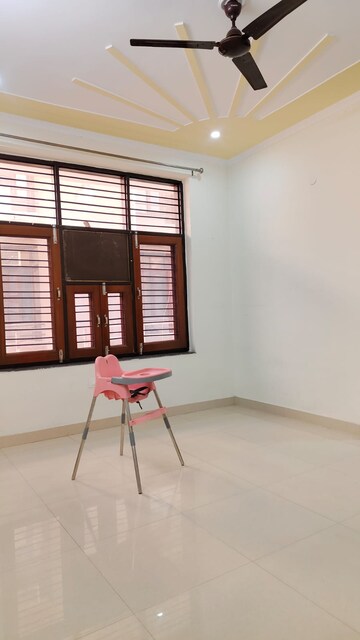 Room in 3 BHK Builder Floor at Sector 23 – for Rent