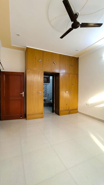 Room in 3 BHK Builder Floor at Sector 23 – for Rent