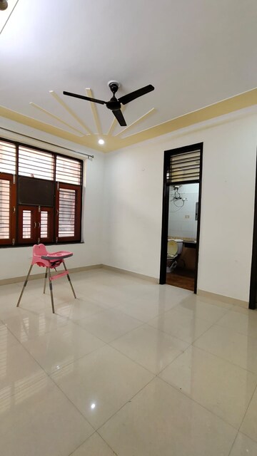 Room in 3 BHK Builder Floor at Sector 23 – for Rent