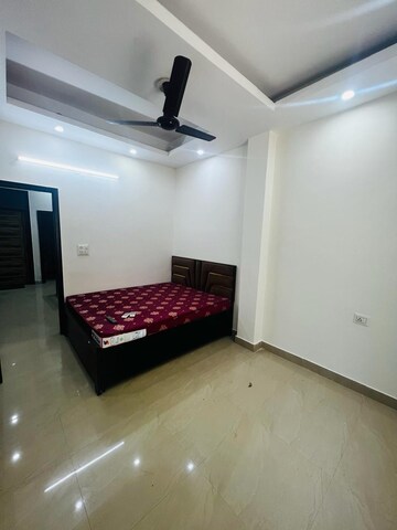 Bedroom in 1 BHK Builder Floor at Sector 43 – for Rent