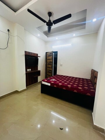 Bedroom in 1 BHK Builder Floor at Sector 43 – for Rent