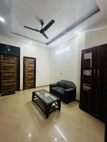 Living Room in 1 BHK Builder Floor at Sector 43 – for Rent