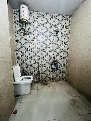 Bathroom in 1 BHK Builder Floor at Sector 43 – for Rent