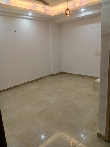 Room in 3 BHK Builder Floor at Sector 73 – for Sale