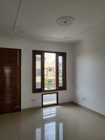 Room in 3 BHK Independent House at Sector 118 – for Sale