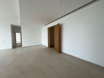 Room in 5 BHK Apartment at Rustomjee Crown, Prabhadevi – for Rent
