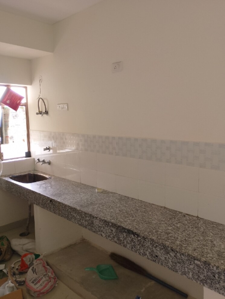 Bathroom, pareena-laxmi-apartments 2 Bedroom 453 Sq.Ft. Apartment In Sector 103 Gurgaon 8182495