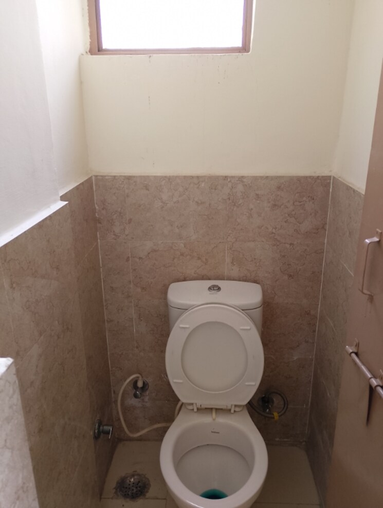 Bathroom, pareena-laxmi-apartments 2 Bedroom 453 Sq.Ft. Apartment In Sector 103 Gurgaon 8182495