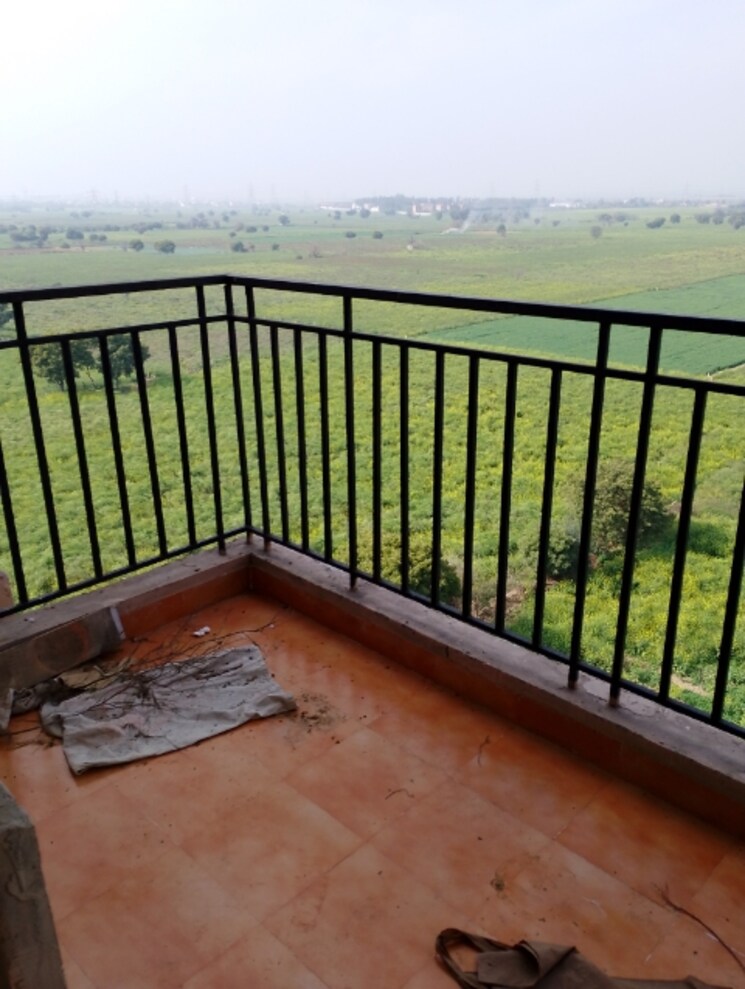 Balcony, pareena-laxmi-apartments 2 Bedroom 453 Sq.Ft. Apartment In Sector 103 Gurgaon 8182495