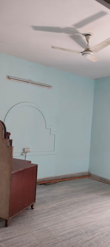 Furnished Amenities in 4 BHK Independent House at Mahaveer Nagar – for Rent