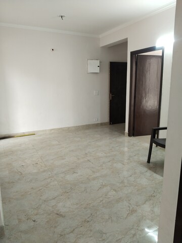 Room in 3 BHK Apartment at Amrapali Leisure Park, Amrapali Leisure Valley – for Rent