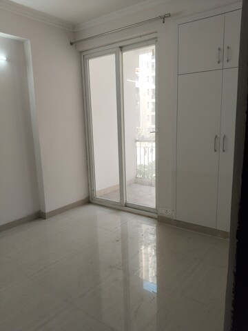 Room in 3 BHK Apartment at Amrapali Leisure Park, Amrapali Leisure Valley – for Rent