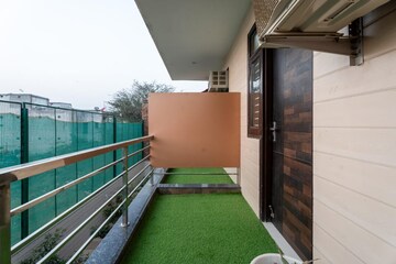 Balcony in 1 BHK Builder Floor at Sector 55 – for Rent