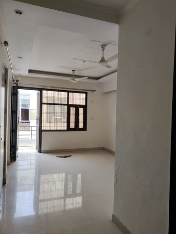 Room in 3 BHK Builder Floor at Sainik Colony – for Sale
