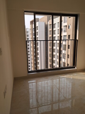 Room in 1 BHK Apartment at Sunteck Maxxworld 2, Naigaon East – for Rent