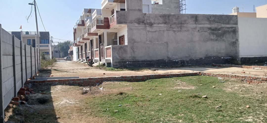 Plot For Sale in Select City Residency