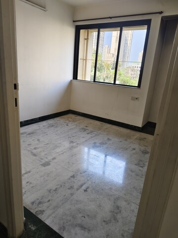 Room in 2 BHK Apartment at Hiranandani Estate Broadway, Ghodbunder Road – for Rent