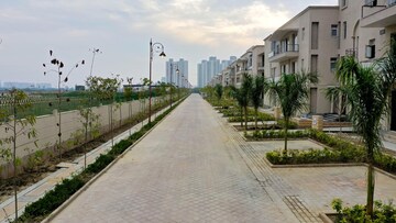 Swimming Pool in 4 BHK Builder Floor at BPTP Amstoria, Sector 102 – for Sale