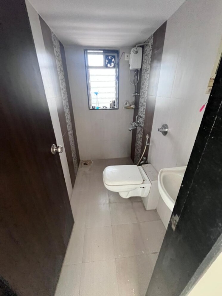 Bathroom, pestom-sagar-colony 2 Bedroom 660 Sq.Ft. Apartment In Chembur Mumbai 8182601