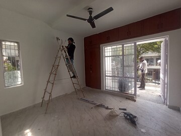 Room in 3 BHK Apartment at Vasant Kunj – for Rent