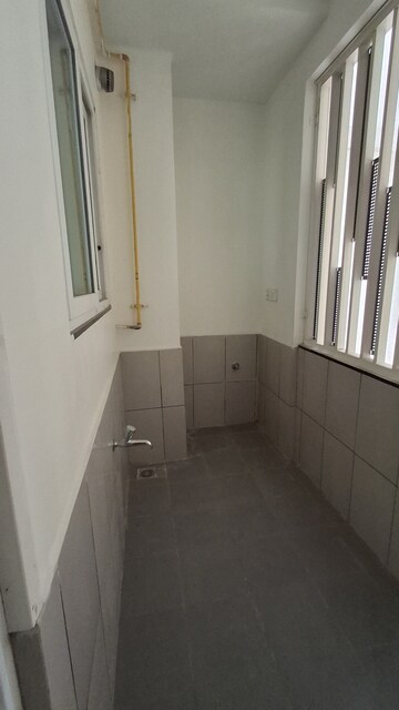 Room in 3 BHK Apartment at Jayabheri The Summit, Narsingi – for Rent