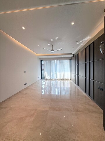 Room in 3 BHK Builder Floor at BPTP Amstoria Country Floor, Sector 102 – for Sale