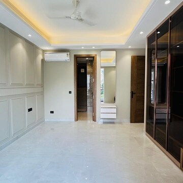 Building Lobby in 4 BHK Builder Floor at Ansal API Esencia, Sector 67 – for Sale
