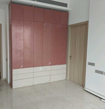 Room in 5 BHK Apartment at Rustomjee Crown, Prabhadevi – for Rent
