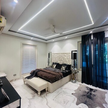 Living Room in 4 BHK Builder Floor at Unitech South City II, South City 2 – for Sale