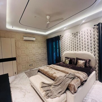 Bedroom in 4 BHK Builder Floor at Unitech South City II, South City 2 – for Sale