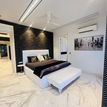 Bedroom in 4 BHK Builder Floor at Unitech South City II, South City 2 – for Sale