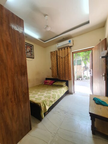 Bedroom in 1.5 BHK Builder Floor at Kirti Nagar – for Rent