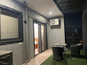 Living Room in 2 BHK Builder Floor at Queens Plaza, Sector 43 – for Rent