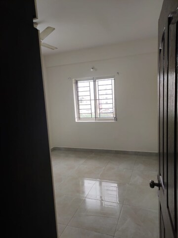 Room in 3 BHK Apartment at Uniidus Acropolis, Mahadevpura – for Rent