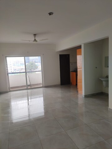 Room in 3 BHK Apartment at Uniidus Acropolis, Mahadevpura – for Rent