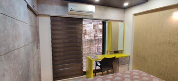 Room in 2 BHK Apartment at Makarba – for Rent
