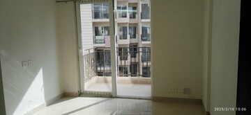 Room in 2.5 BHK Apartment at Signature Global Proxima, Sector 89 – for Rent
