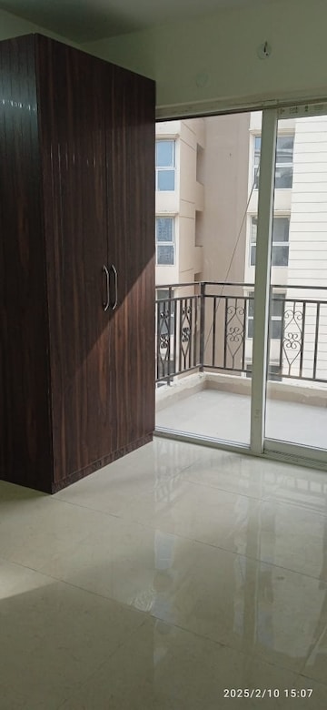 Room in 2.5 BHK Apartment at Signature Global Proxima, Sector 89 – for Rent