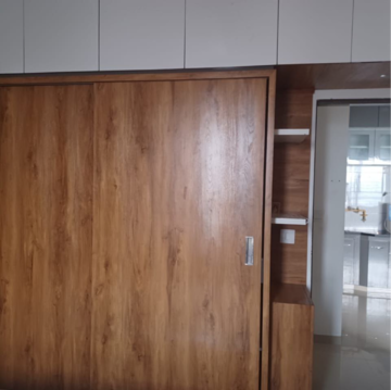 Room in 2 BHK Apartment at Shakti 140, Sg Highway – for Rent