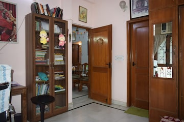 Living Room in 3 BHK Builder Floor at Ardee City, Sector 52 – for Rent