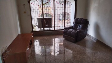 2 BHK Apartment For Rent in Khar West